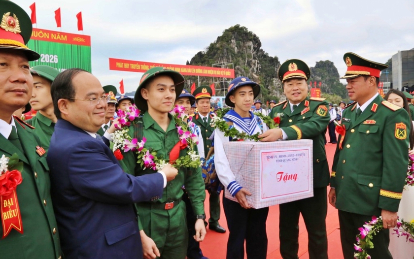 Hơn 2.300 thanh niên ưu tú Quảng Ninh nhập ngũ - Ảnh 2.