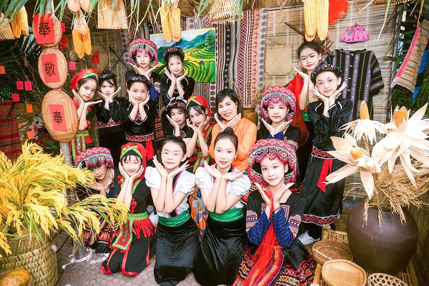 Giáo dục bắt buộc - khi cha mẹ là nhân tố không thể tách rời trong lộ trình 9 năm - Ảnh 1.