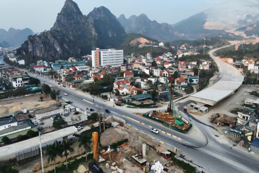 Quảng Ninh chạy nước r&uacute;t để th&ocirc;ng tuyến quốc lộ 279 trong th&aacute;ng 6 - Ảnh 1.