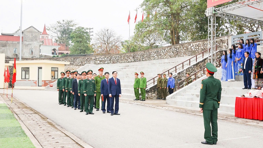 Hơn 3.800 t&acirc;n binh ở Nghệ An l&ecirc;n đường nhập ngũ  - Ảnh 1.