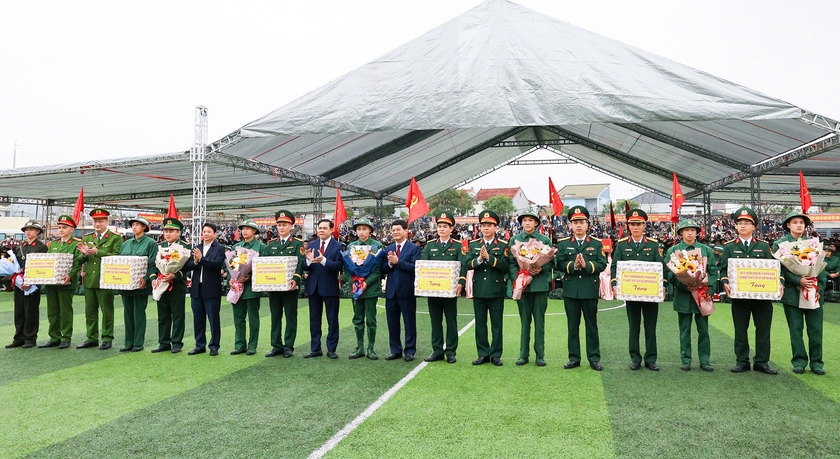 Hơn 3.800 t&acirc;n binh ở Nghệ An l&ecirc;n đường nhập ngũ  - Ảnh 8.