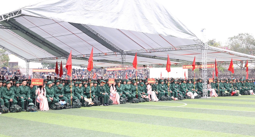 Hơn 3.800 t&acirc;n binh ở Nghệ An l&ecirc;n đường nhập ngũ  - Ảnh 3.