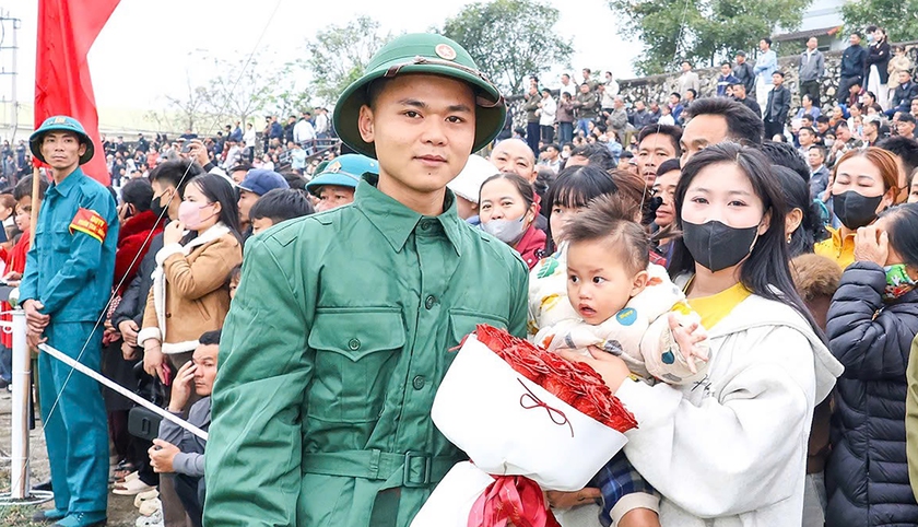 Hơn 3.800 t&acirc;n binh ở Nghệ An l&ecirc;n đường nhập ngũ  - Ảnh 6.