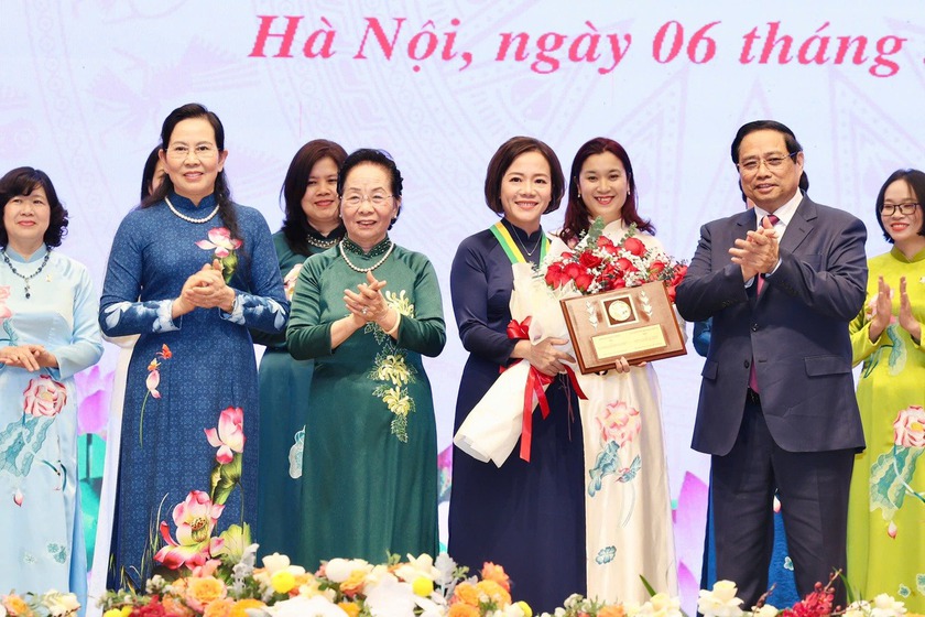 Phụ nữ Việt Nam phải trở th&agrave;nh lực lượng n&ograve;ng cốt, nh&acirc;n tố kiến tạo tiến tr&igrave;nh đổi mới v&agrave; ph&aacute;t triển - Ảnh 2.