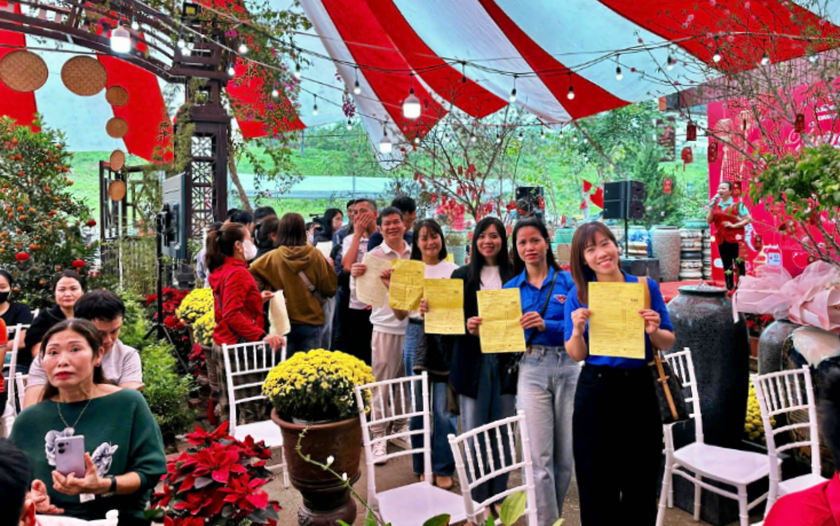 "Xu&acirc;n hồng tr&ecirc;n qu&ecirc; gốm" - h&agrave;nh động nh&acirc;n văn từ l&agrave;ng gốm - Ảnh 1.