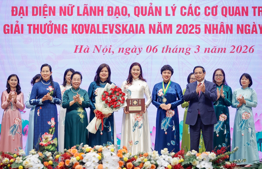 Giải thưởng Kovalevskaia 2025: Ghi nhận đột ph&aacute; trong ứng dụng x&uacute;c t&aacute;c sinh học của "những đ&oacute;a hồng" B&aacute;ch khoa - Ảnh 1.