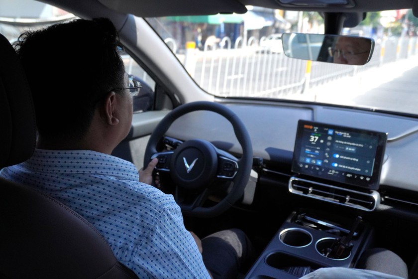 Chủ xe xăng n&oacute;i &ldquo;sẽ đổi xe ngay lập tức&rdquo; sau khi trải nghiệm VinFast MPV 7- Ảnh 2.