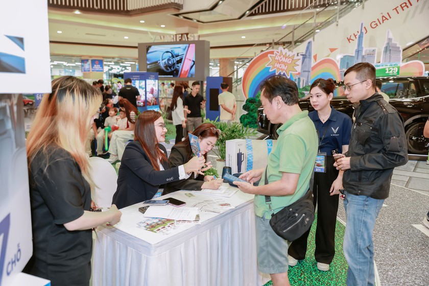 Chủ xe xăng n&oacute;i &ldquo;sẽ đổi xe ngay lập tức&rdquo; sau khi trải nghiệm VinFast MPV 7- Ảnh 5.