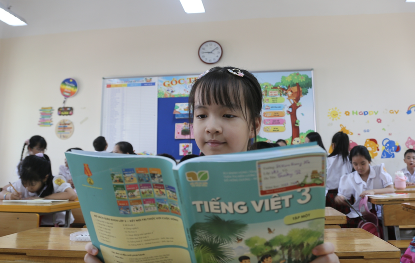 Dự kiến miễn ph&iacute; s&aacute;ch gi&aacute;o khoa tr&ecirc;n to&agrave;n quốc từ năm học 2029-2030 - Ảnh 1.