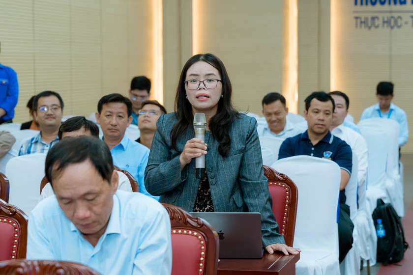Hoàn thiện khung tiêu chí đánh giá đại học trong bối cảnh đưa tiếng Anh thành ngôn ngữ thứ hai - Ảnh 2.