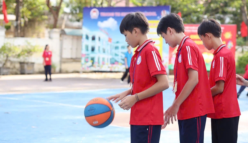 Nắng n&oacute;ng gay gắt, Nghệ An cho ph&eacute;p c&aacute;c trường chủ động điều chỉnh giờ học - Ảnh 1.