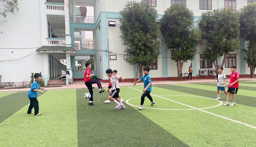 Nắng n&oacute;ng gay gắt, Nghệ An cho ph&eacute;p c&aacute;c trường chủ động điều chỉnh giờ học - Ảnh 2.