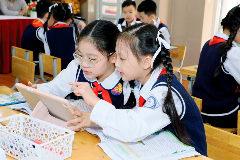 Mạng xã hội hay loại "ma túy số" đang tàn phá tư duy học đường? - Ảnh 1.