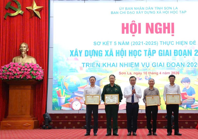 Sơn La sơ kết 5 năm thực hiện Đề &aacute;n "X&acirc;y dựng x&atilde; hội học tập giai đoạn 2021-2030" - Ảnh 2.
