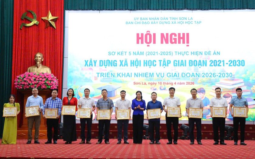 Sơn La sơ kết 5 năm thực hiện Đề &aacute;n "X&acirc;y dựng x&atilde; hội học tập giai đoạn 2021-2030" - Ảnh 6.