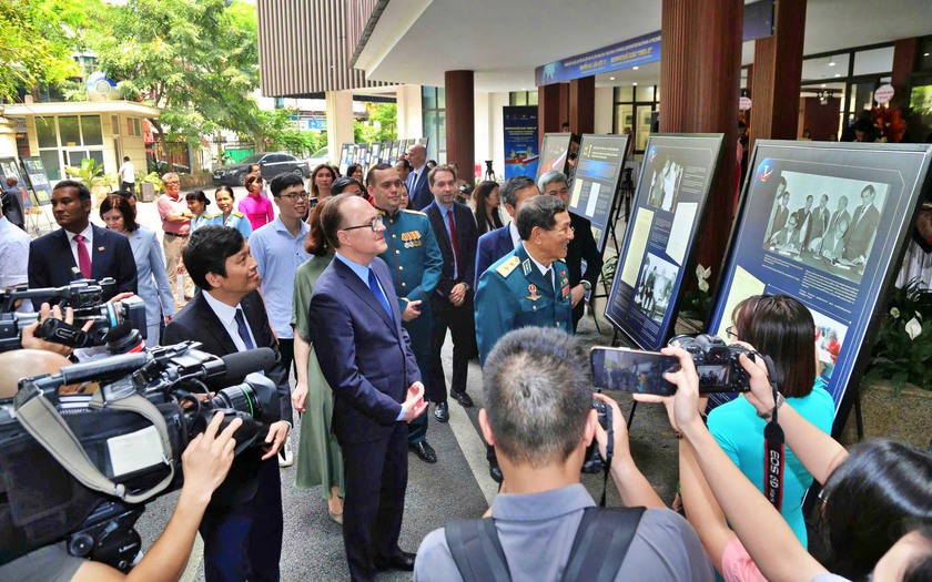 Trưng b&agrave;y t&agrave;i liệu lưu trữ: Chuyến bay Li&ecirc;n hợp 37 - Biểu tượng hợp t&aacute;c vũ trụ Việt Nam - Li&ecirc;n bang Nga - Ảnh 1.