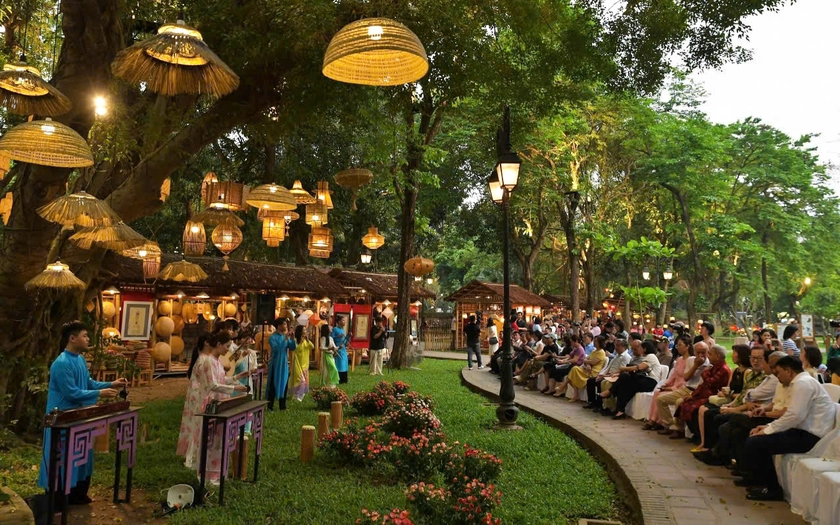 "Vườn Ánh sáng" lung linh tại Văn Miếu - Quốc Tử Giám - Ảnh 3.