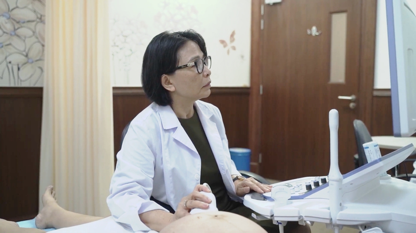 Lần đầu ti&ecirc;n tại Việt Nam: Vinmec truyền m&aacute;u b&agrave;o thai cứu sống thai nhi 17 tuần tuổi- Ảnh 2.