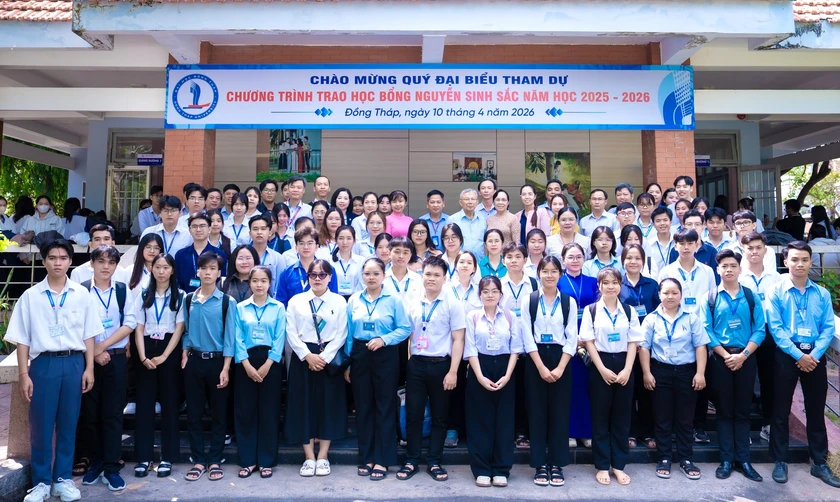 Quỹ Khuyến học Nguyễn Sinh Sắc trao gần 900 triệu đồng học bổng cho sinh vi&ecirc;n Đại học Đồng Th&aacute;p - Ảnh 5.