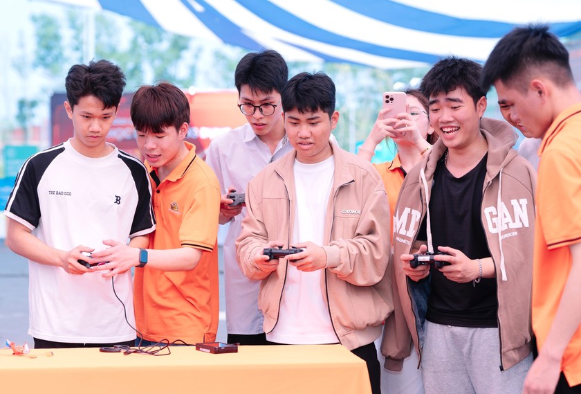 IELTS 5.5: "Ngưỡng cửa" mới trong cuộc đua tuyển sinh và đào tạo kỹ sư bán dẫn tỷ đô - Ảnh 1.