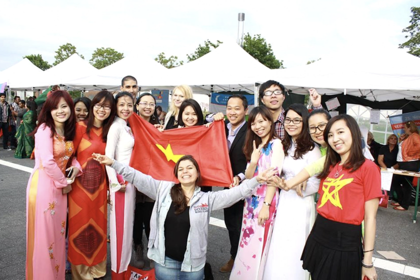 Du học: Khi "tấm v&eacute; v&agrave;ng" trở th&agrave;nh ph&eacute;p thử nghiệt ng&atilde; của thực tại - Ảnh 1.