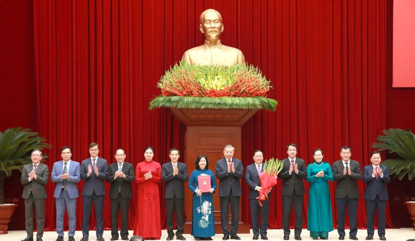 Bộ Ch&iacute;nh trị chỉ định 39 nh&acirc;n sự tham gia Đảng bộ Mặt trận Tổ quốc v&agrave; c&aacute;c đo&agrave;n thể Trung ương nhiệm kỳ mới - Ảnh 1.