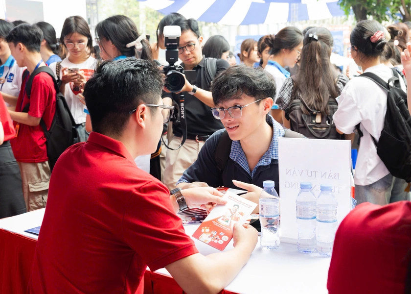 Agribank đồng h&agrave;nh c&ugrave;ng chương tr&igrave;nh &ldquo;Hội chợ việc l&agrave;m - Cầu nối nh&acirc;n lực 2026&rdquo;- Ảnh 4.