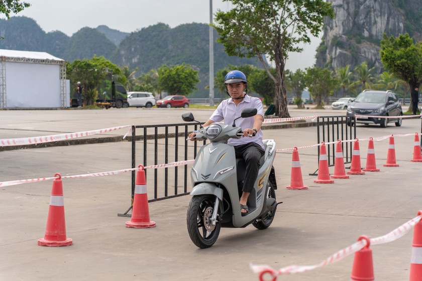 Từ học sinh đến người chạy dịch vụ, xe máy điện VinFast ngày càng phủ kín nhu cầu người dùng- Ảnh 1. Từ học sinh đến người chạy dịch vụ, xe máy điện VinFast ngày càng phủ kín nhu cầu người dùng- Ảnh 1.