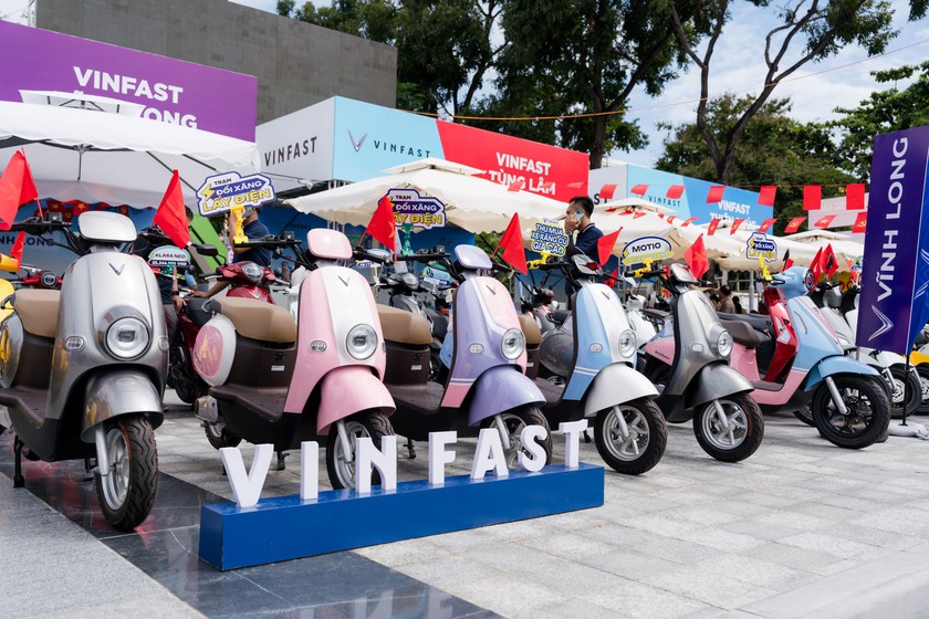Từ học sinh đến người chạy dịch vụ, xe máy điện VinFast ngày càng phủ kín nhu cầu người dùng- Ảnh 2. Từ học sinh đến người chạy dịch vụ, xe máy điện VinFast ngày càng phủ kín nhu cầu người dùng- Ảnh 2.