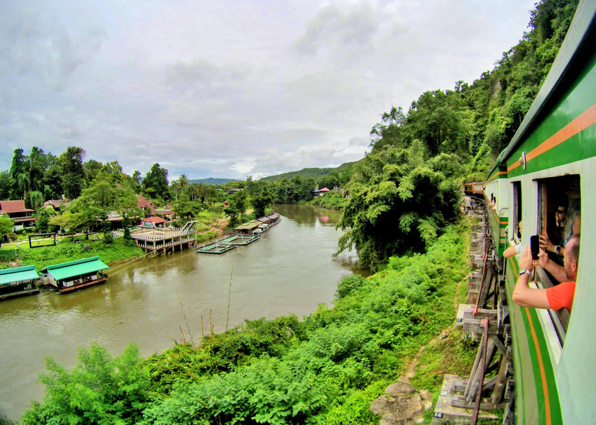 Việt Nam, Nhật Bản nổi trội với du lịch chậm bằng t&agrave;u hoả - Ảnh 3.