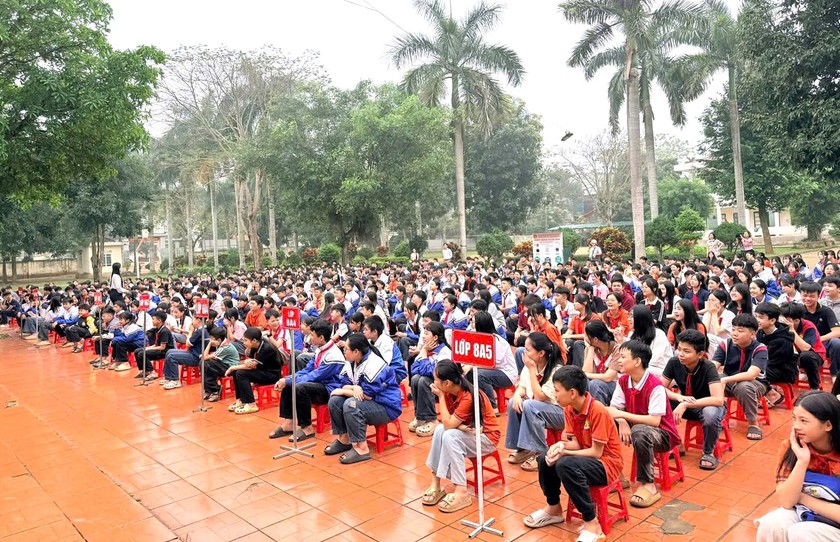 Bạo lực học đường c&oacute; bớt đi nếu kh&ocirc;ng c&oacute; mạng x&atilde; hội? - Ảnh 1.