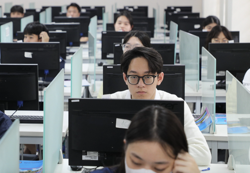 Đại học Quốc gia H&agrave; Nội c&ocirc;ng bố phổ điểm 3 đợt thi đ&aacute;nh gi&aacute; năng lực 2026 - Ảnh 1.
