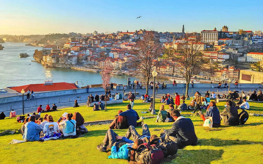 Nét quyến rũ Hà Nội trong “10 thành phố sắc màu nhất thế giới” - Ảnh 3.