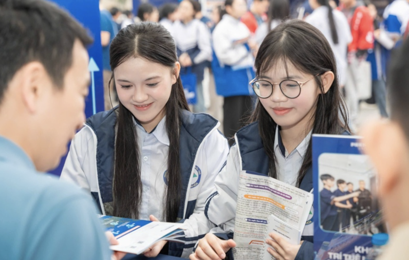 V&igrave; sao một số trường bỏ tổ hợp A00, C00 khi x&eacute;t tuyển đối với ng&agrave;nh kinh tế? - Ảnh 1.