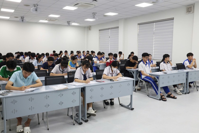 Kỳ thi đ&aacute;nh gi&aacute; năng lực 2026 đợt 2: V&igrave; sao th&iacute; sinh n&ecirc;n t&aacute;i dự thi để bứt ph&aacute; điểm số? - Ảnh 1.