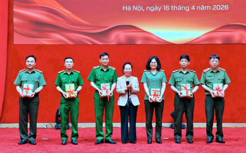 Khai mạc Ng&agrave;y S&aacute;ch v&agrave; Văn h&oacute;a đọc Việt Nam trong C&ocirc;ng an nh&acirc;n d&acirc;n năm 2026 - Ảnh 4.