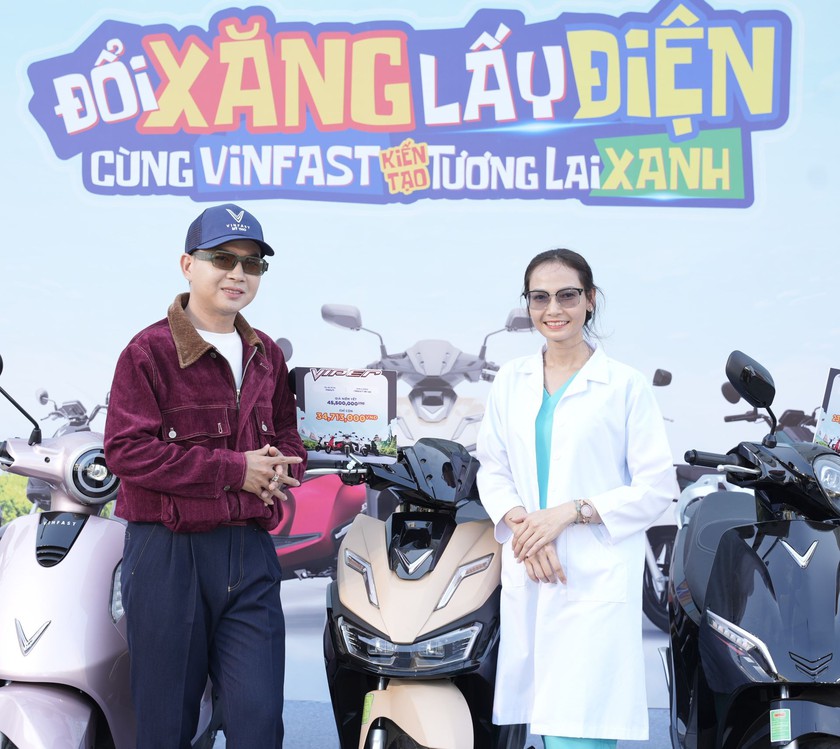 Người d&acirc;n chốt đơn liền tay xe m&aacute;y điện VinFast tại sự kiện &ldquo;Đổi xăng lấy điện&rdquo; - Ảnh 4.