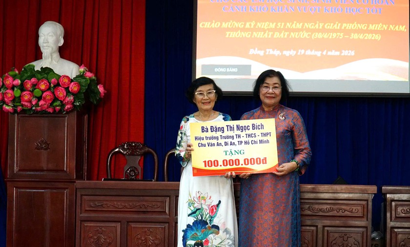 Hội Khuyến học tỉnh Đồng Th&aacute;p trao 80 suất học bổng tiếp sức học sinh, sinh vi&ecirc;n vượt kh&oacute; - Ảnh 6.