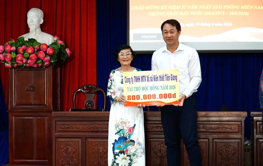 Hội Khuyến học tỉnh Đồng Th&aacute;p trao 80 suất học bổng tiếp sức học sinh, sinh vi&ecirc;n vượt kh&oacute; - Ảnh 5.