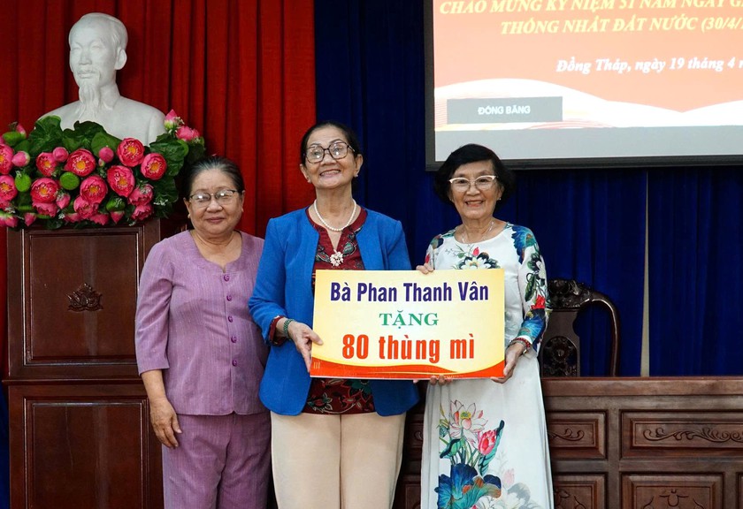 Hội Khuyến học tỉnh Đồng Th&aacute;p trao 80 suất học bổng tiếp sức học sinh, sinh vi&ecirc;n vượt kh&oacute; - Ảnh 7.