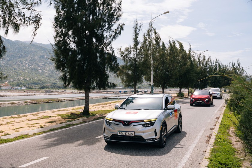 Mua VinFast VF 8 trong th&aacute;ng 4, chủ xe nhận đặc quyền: Tổng ưu đ&atilde;i tới 13%, 0 ph&iacute; sạc pin- Ảnh 2.