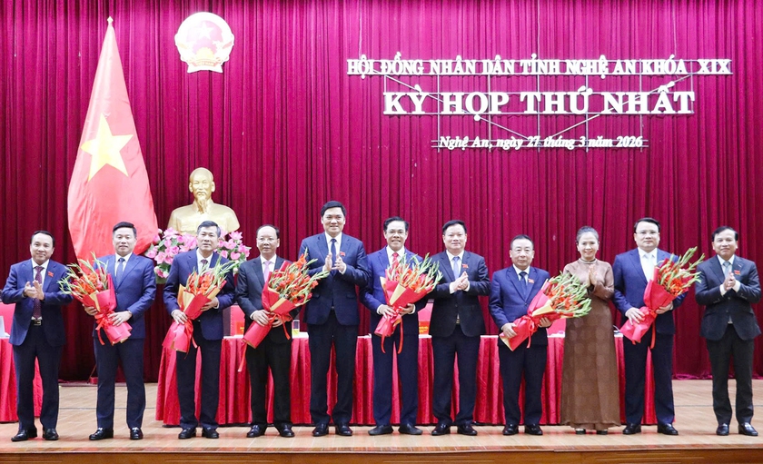 Thủ tướng Ch&iacute;nh phủ ph&ecirc; chuẩn kết quả bầu Chủ tịch v&agrave; 5 Ph&oacute; Chủ tịch tỉnh Nghệ An  - Ảnh 1.