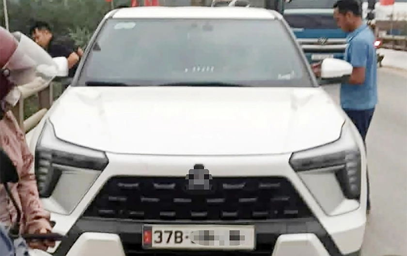 Người phụ nữ l&aacute;i &ocirc; t&ocirc; bỏ tr&ecirc;n cầu rồi mất t&iacute;ch - Ảnh 1.