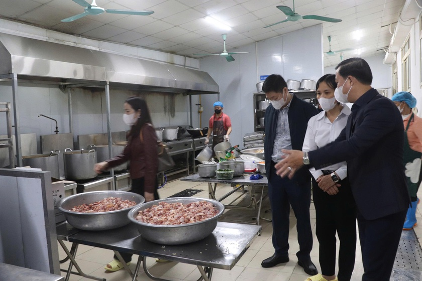 Nhiều địa phương ra văn bản khẩn siết chặt an to&agrave;n bếp ăn trường học - Ảnh 1.