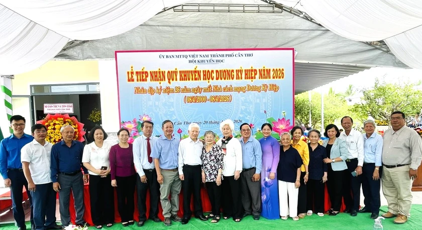 Hội Khuyến học th&agrave;nh phố Cần Thơ tiếp nhận gần 500 tri&ecirc;u từ Quỹ khuyến học Dương Kỳ Hiệp - Ảnh 5.