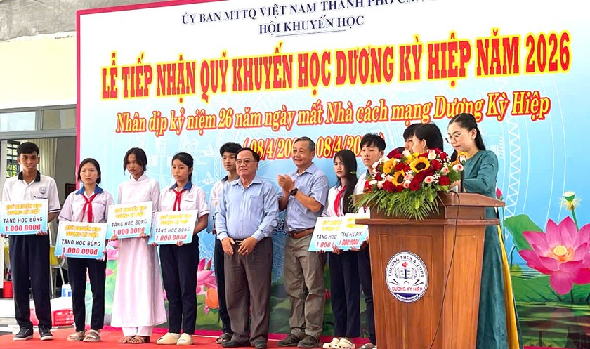 Hội Khuyến học th&agrave;nh phố Cần Thơ tiếp nhận gần 500 tri&ecirc;u từ Quỹ khuyến học Dương Kỳ Hiệp - Ảnh 2.