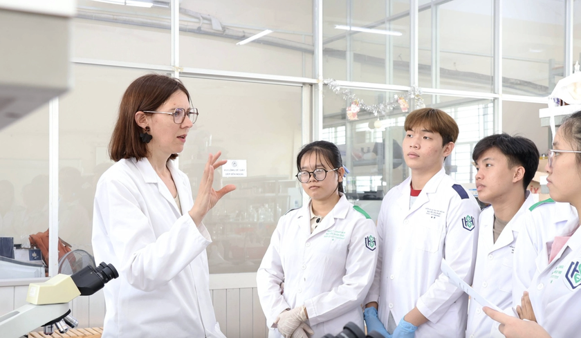 Đại học Quốc gia Th&agrave;nh phố Hồ Ch&iacute; Minh mời 68 gi&aacute;o sư thỉnh giảng ở nhiều lĩnh vực trọng điểm - Ảnh 1.