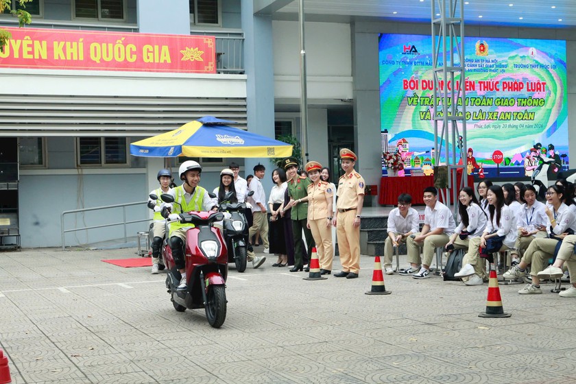 Gi&aacute;o dục an to&agrave;n giao th&ocirc;ng cho học sinh: s&aacute;ng kiến &ldquo;tiết học an to&agrave;n giao th&ocirc;ng&rdquo; - Ảnh 1.