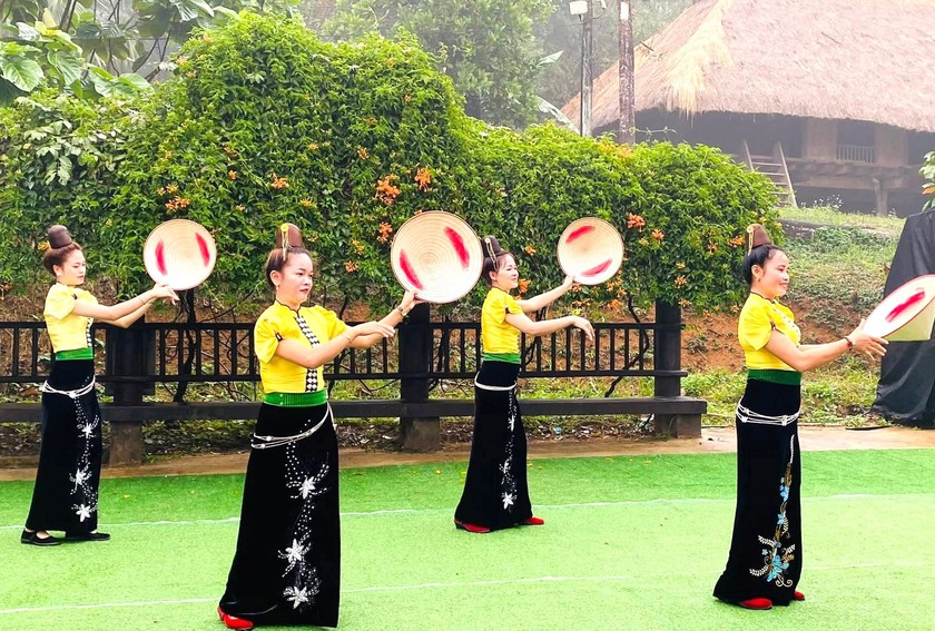 Sắc m&agrave;u T&acirc;y Bắc hội tụ tại L&agrave;ng Văn h&oacute;a - Du lịch c&aacute;c d&acirc;n tộc Việt Nam dịp nghỉ lễ 30/4 - Ảnh 1.