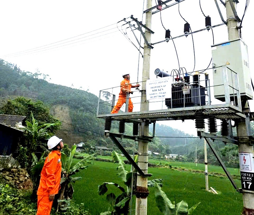Hơn 300 hộ d&acirc;n ở 4 th&ocirc;n v&ugrave;ng cao L&agrave;o Cai c&oacute; điện lưới quốc gia đ&oacute;n kỳ nghỉ lễ 30/4 v&agrave; 1/5 - Ảnh 2.